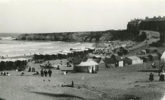 beach at Whitley Bay showing the huts and changing cubicles..JPG