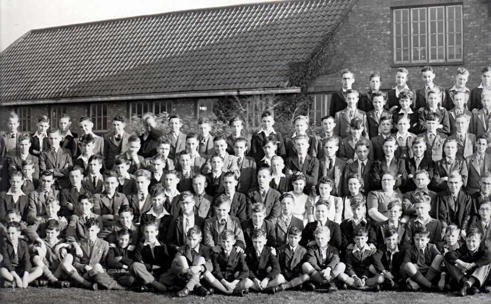 1947 Whole School Part 2.jpg